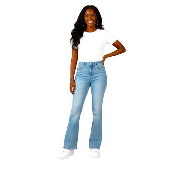 Universal Thread Women's High Waist Light Blue Flare Cotton Jeans Size: 6 - Picture 8 of 8